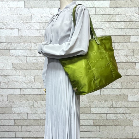 Prada Green Bag Tote - Picture 1 of 8